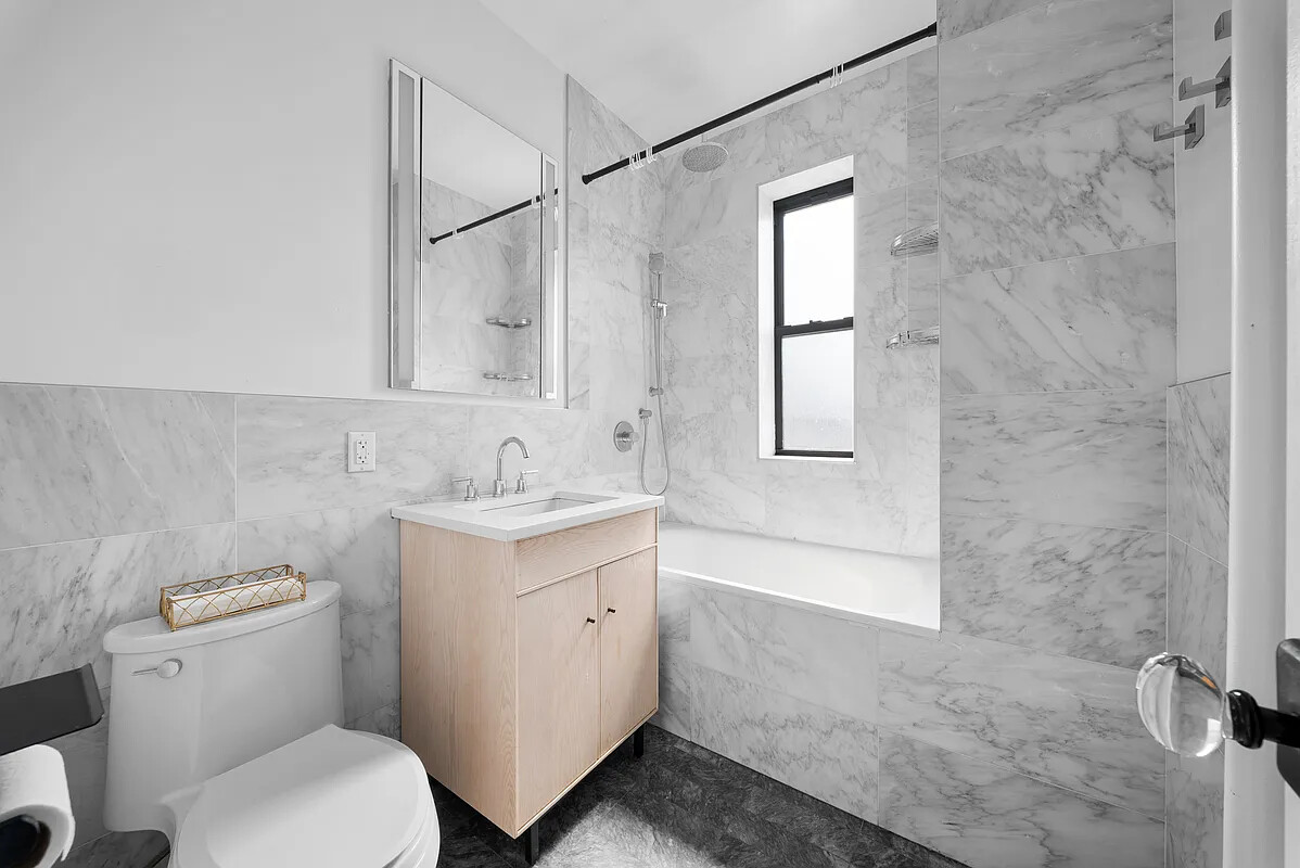 24-39 38th Street 1D Astoria Queens NY 11103
