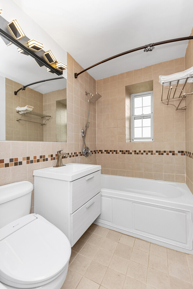 139-09 84th Drive 605 Briarwood Queens NY 11435