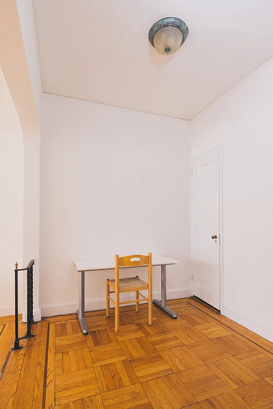 25 Minetta Lane 1F Greenwich Village New York NY 10012