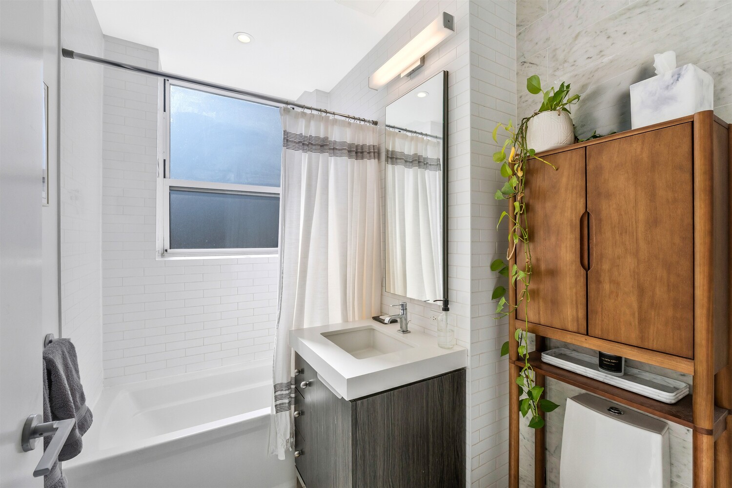 416 West 52nd Street 514 Clinton New York NY 10019