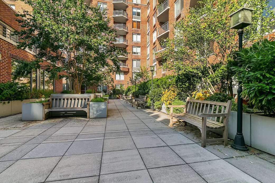 2 South End Avenue 3P Battery Park City New York NY 10280
