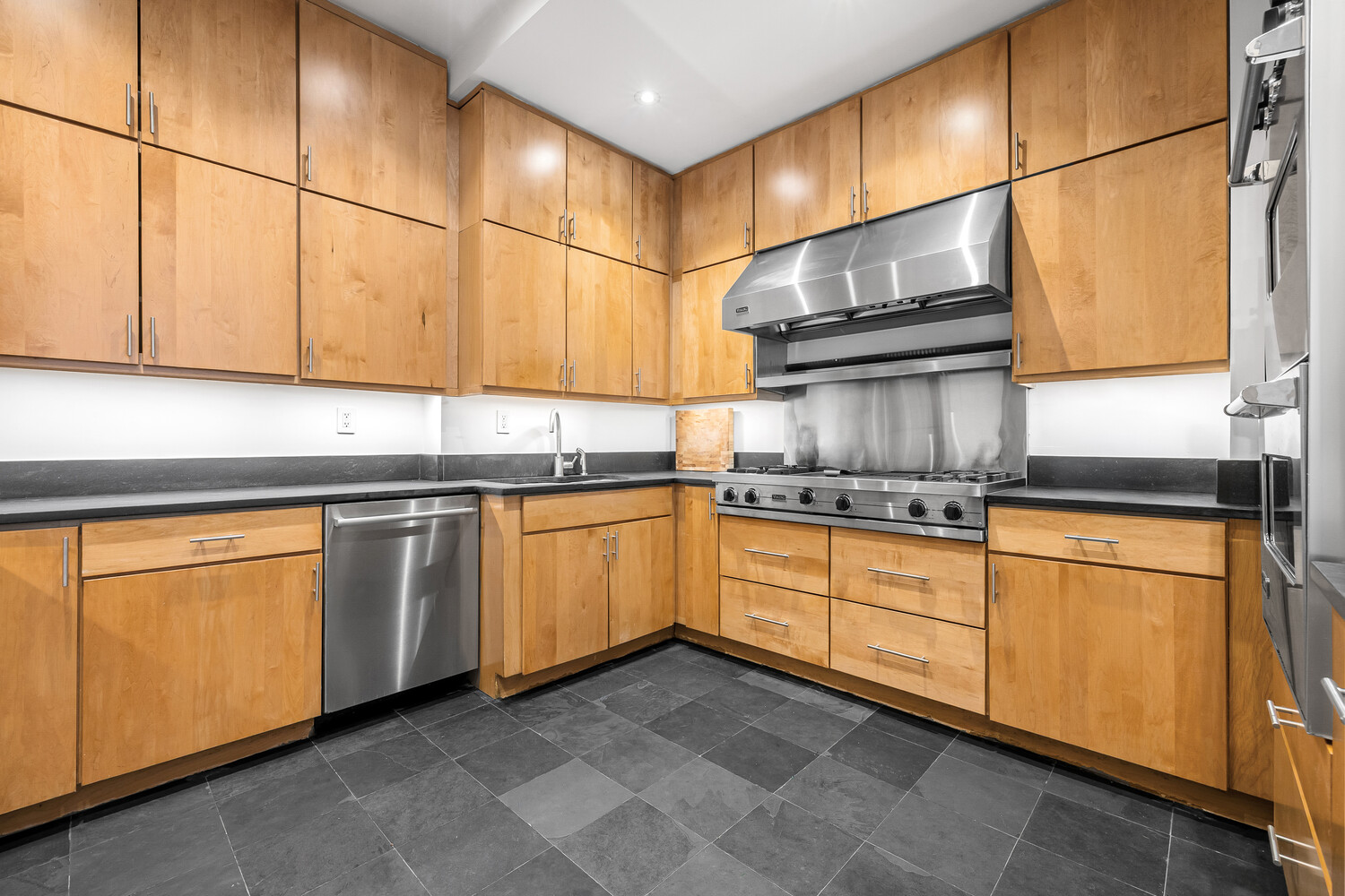 3 Hanover Square PH22B Financial District New York NY 10004