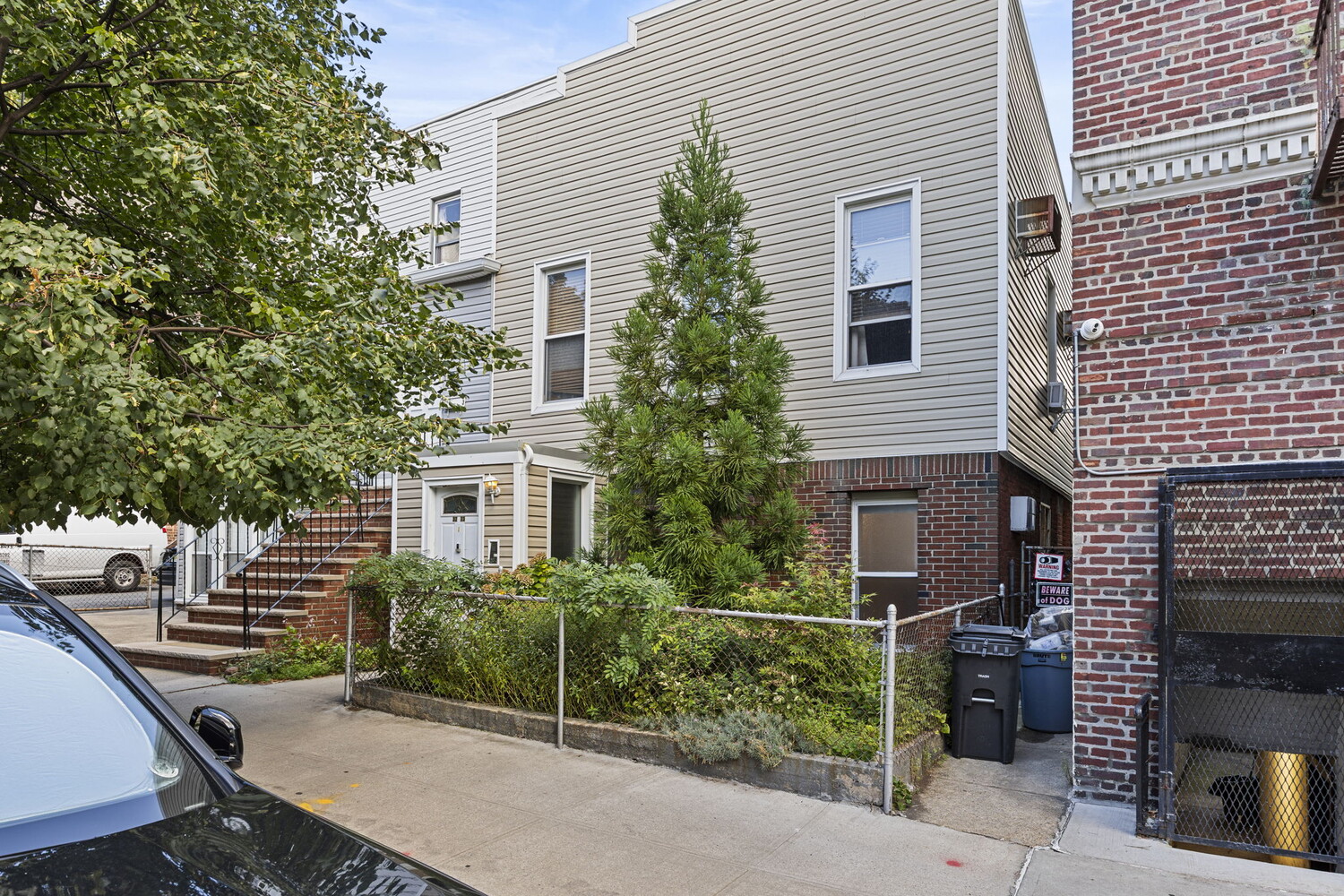 32-73 30th Street Long Island City Queens NY 11106