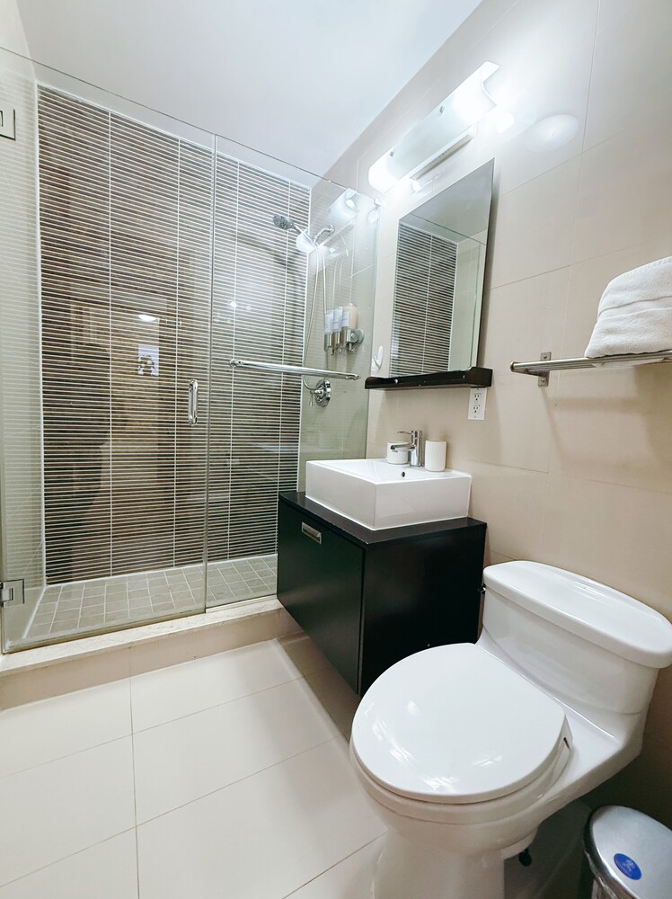 502 Ninth Avenue 2B Clinton New York NY 10018