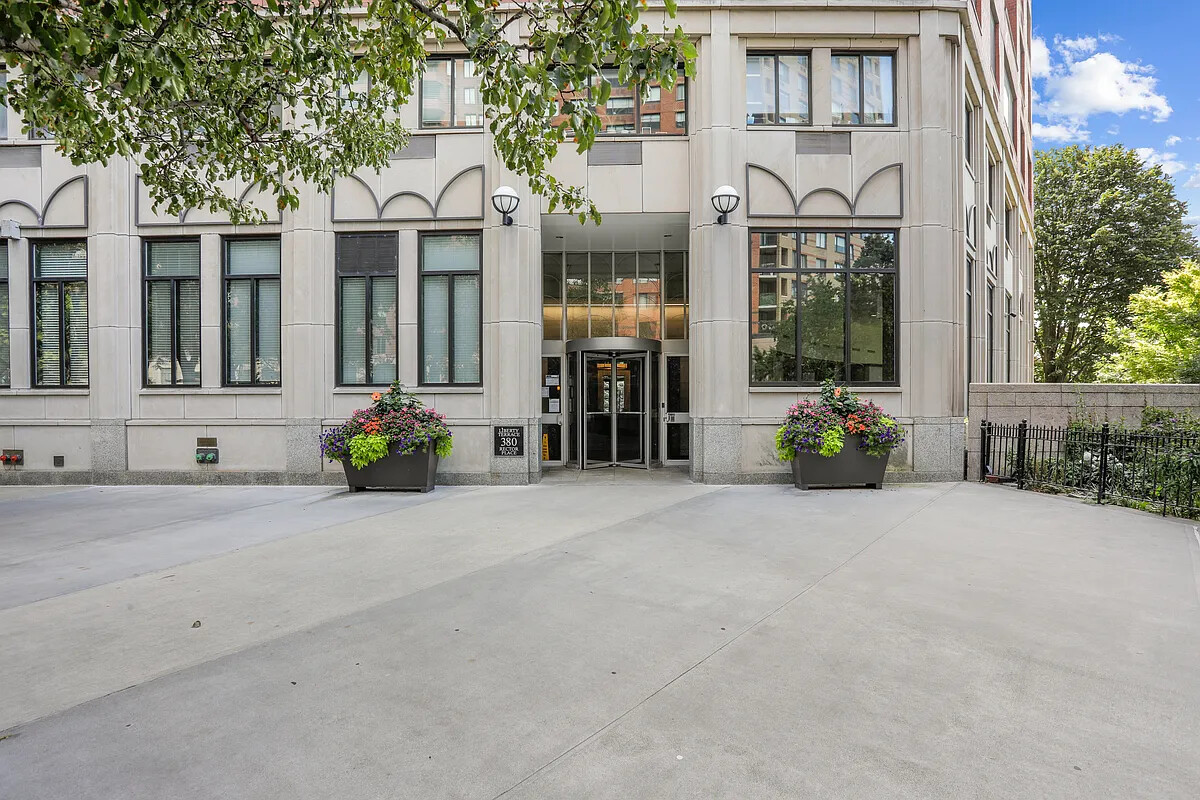 380 Rector Place 23G Battery Park City New York NY 10280