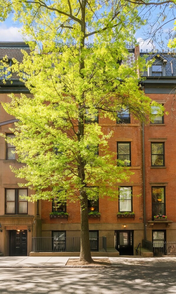 44 Remsen Street 1/2 Brooklyn Heights Brooklyn NY 11201