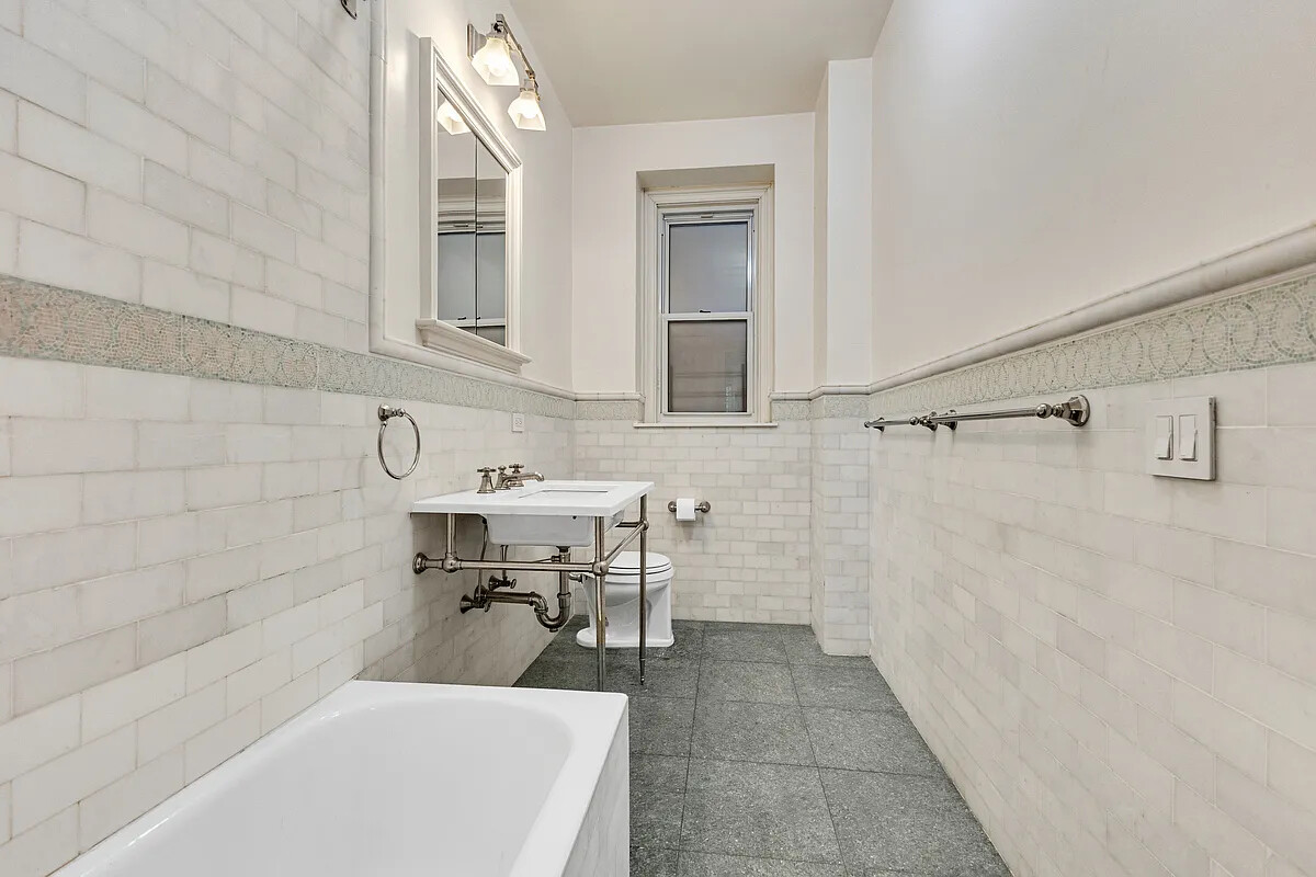 258 Riverside Drive 1CD Upper West Side New York NY 10025
