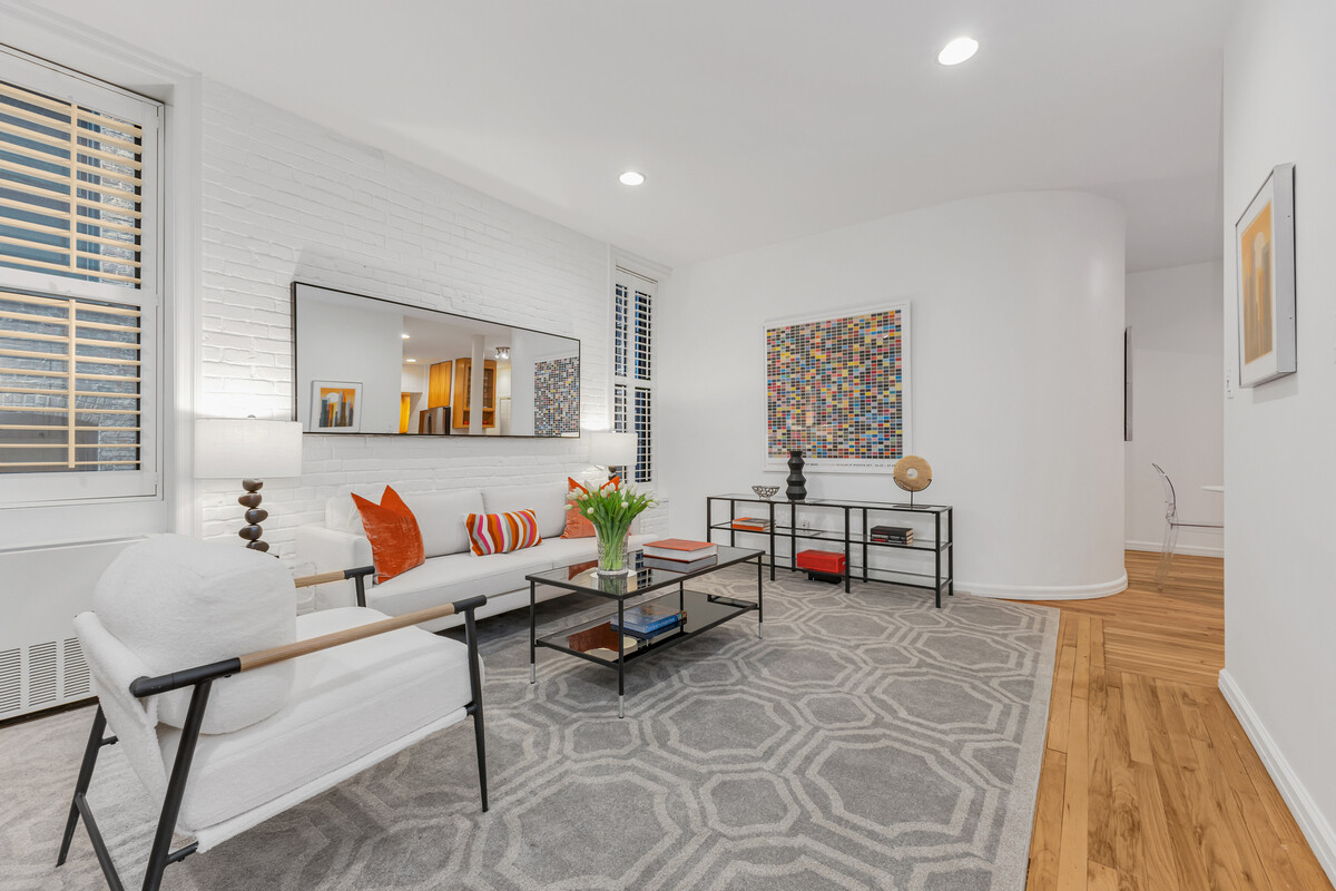 214 Riverside Drive 202/203 Upper West Side New York NY 10025