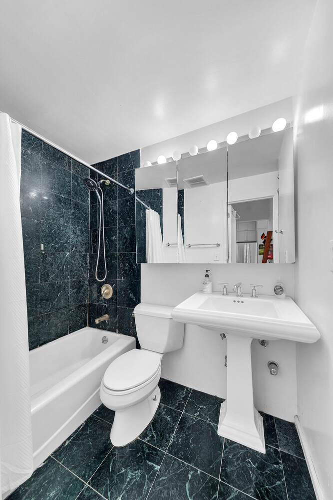 425 East 78th Street 5D Upper East Side New York NY 10075