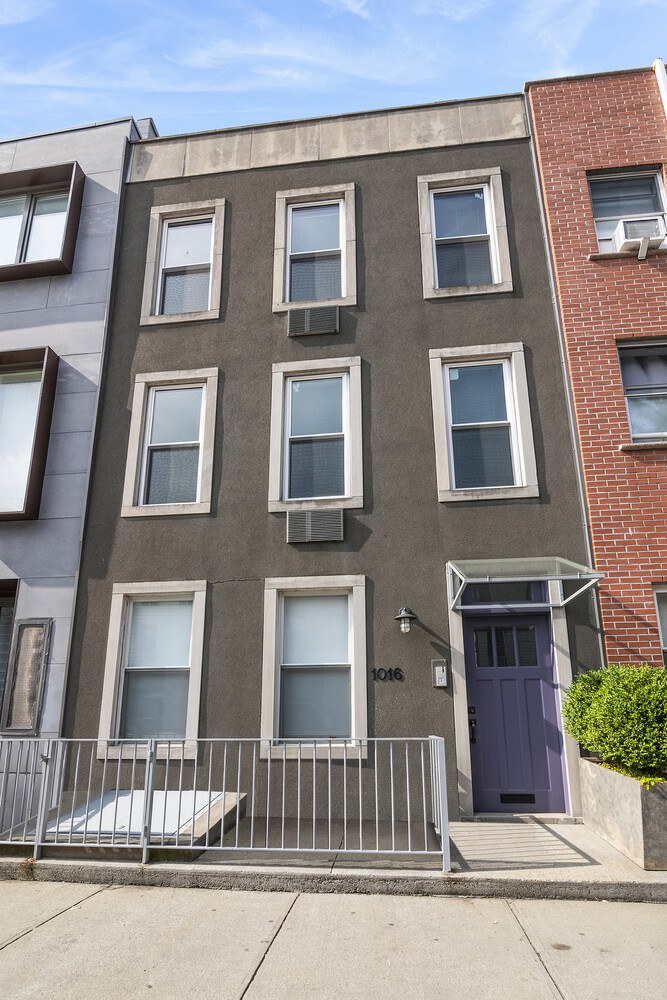 10-16 47th Avenue 3 Long Island City Queens NY 11101