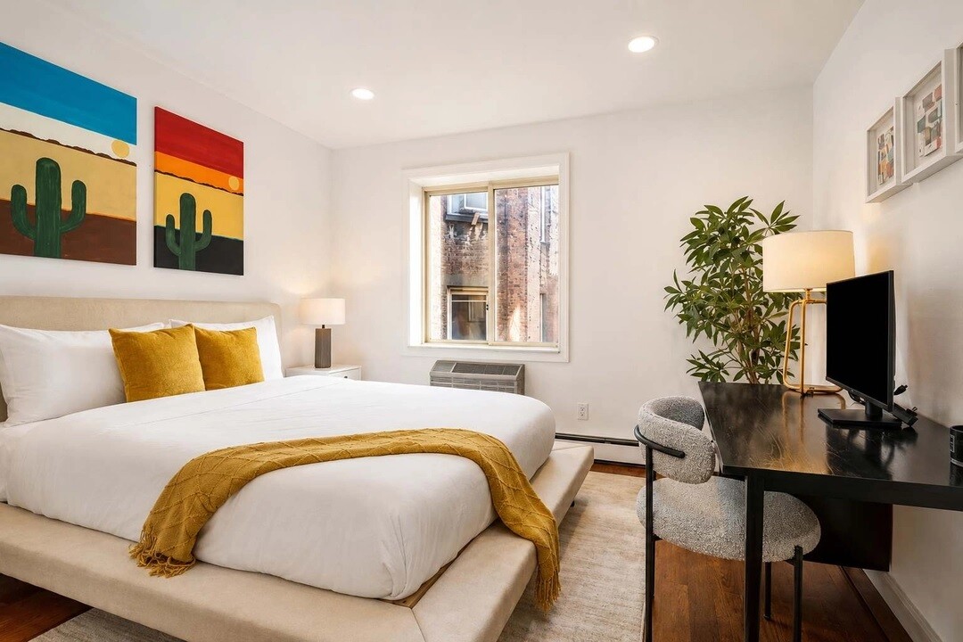 15 Saint Marks Place 6AB E. Greenwich Village New York NY 10003