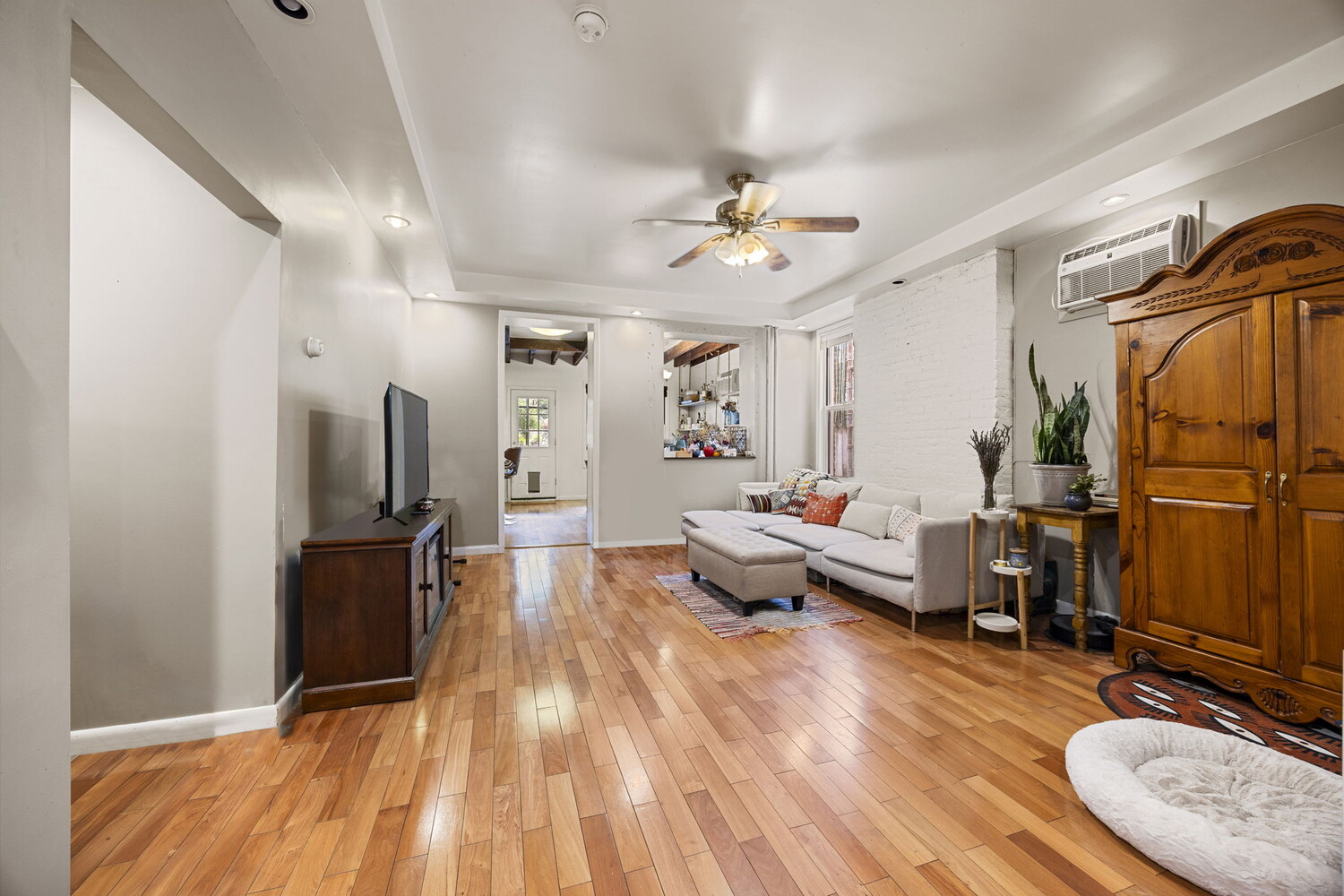 32-73 30th Street Long Island City Queens NY 11106