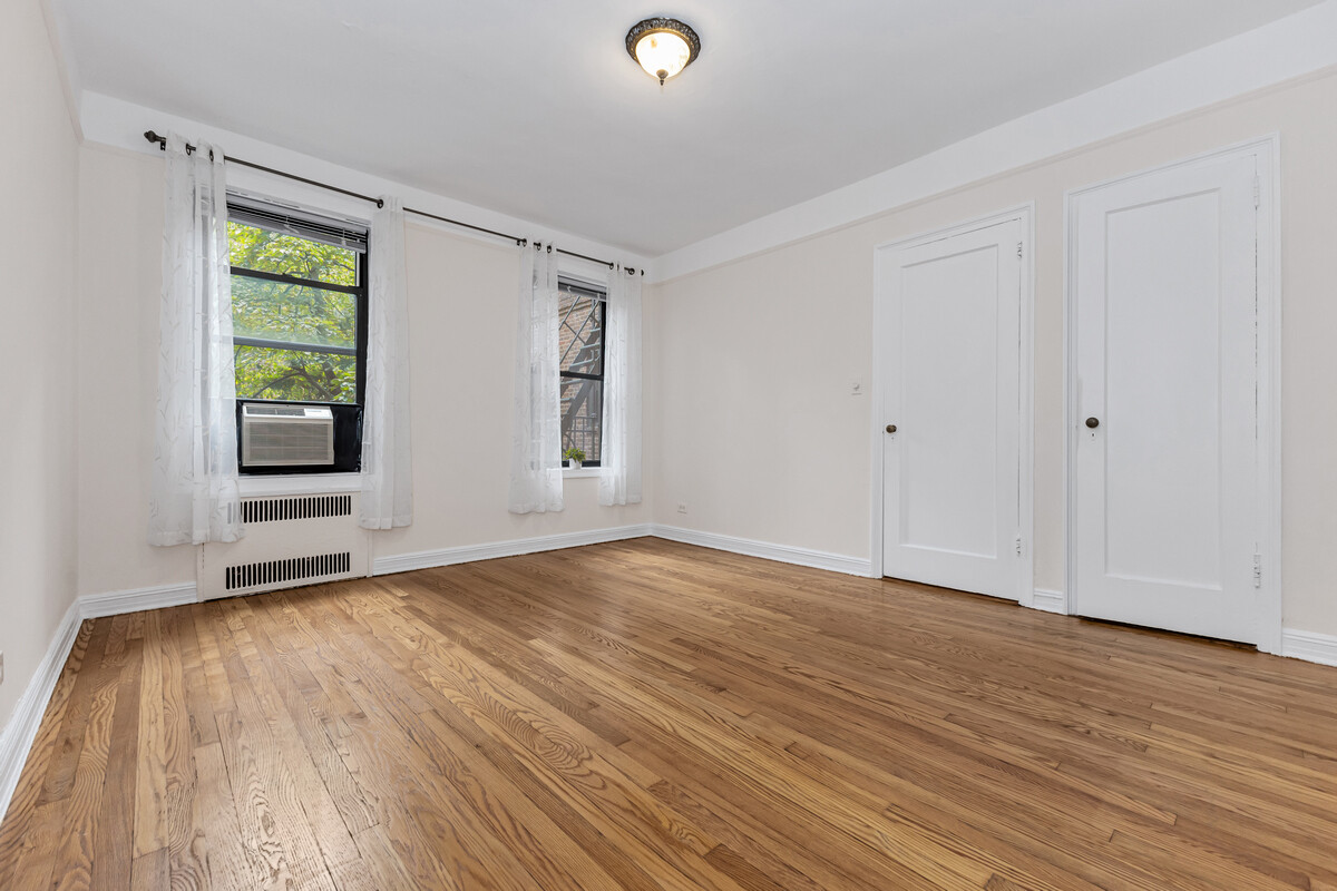 83-80 118th Street 2M Kew Gardens Queens NY 11415