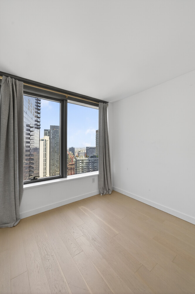 3 Court Square 3305 Long Island City Queens NY 11101