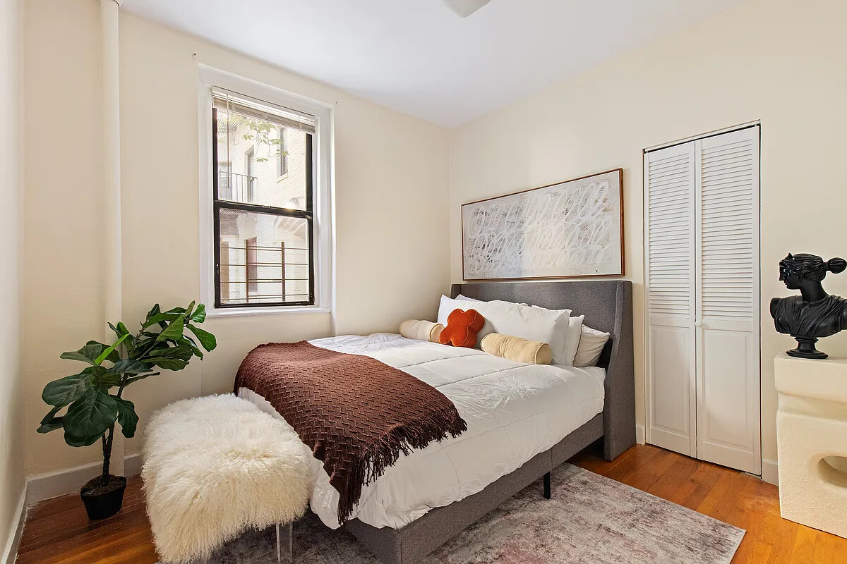 21-38 35th Street 1B Steinway-Ditmars Queens NY 11105