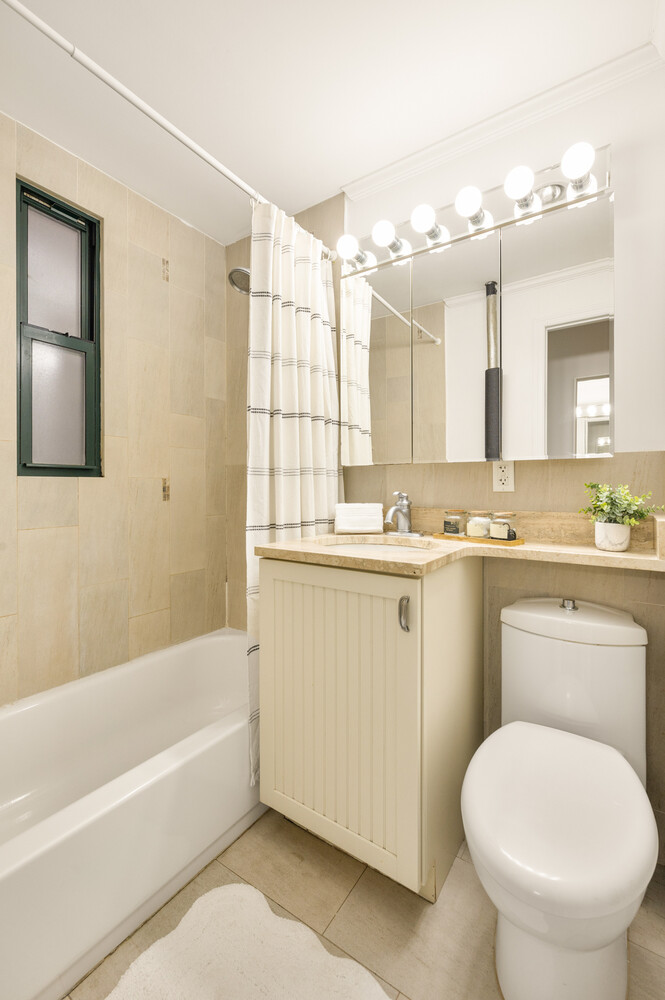 88 Horatio Street APT3B W. Greenwich Village New York NY 10014