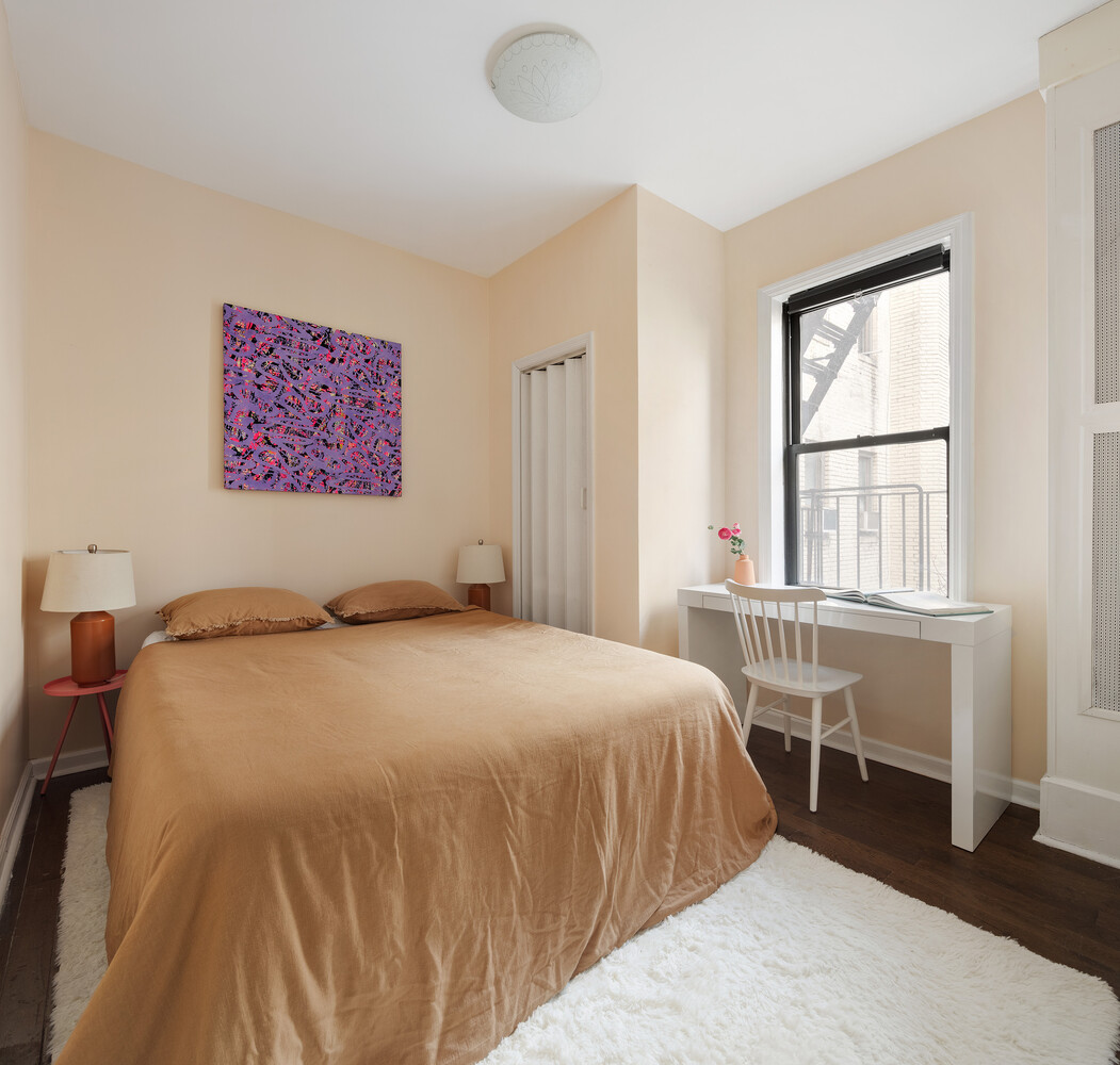 21-16 35th Street 3G Steinway-Ditmars Queens NY 11105