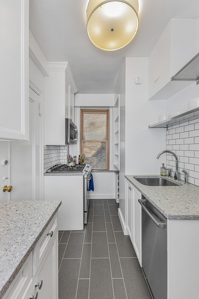 11 West 69th Street 2B Lincoln Square New York NY 10023