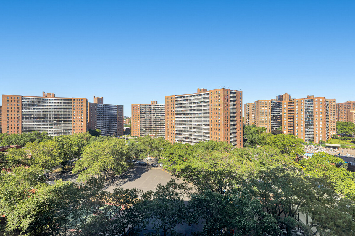 62-54 97th Place 9M Forest Hills Queens NY 11374