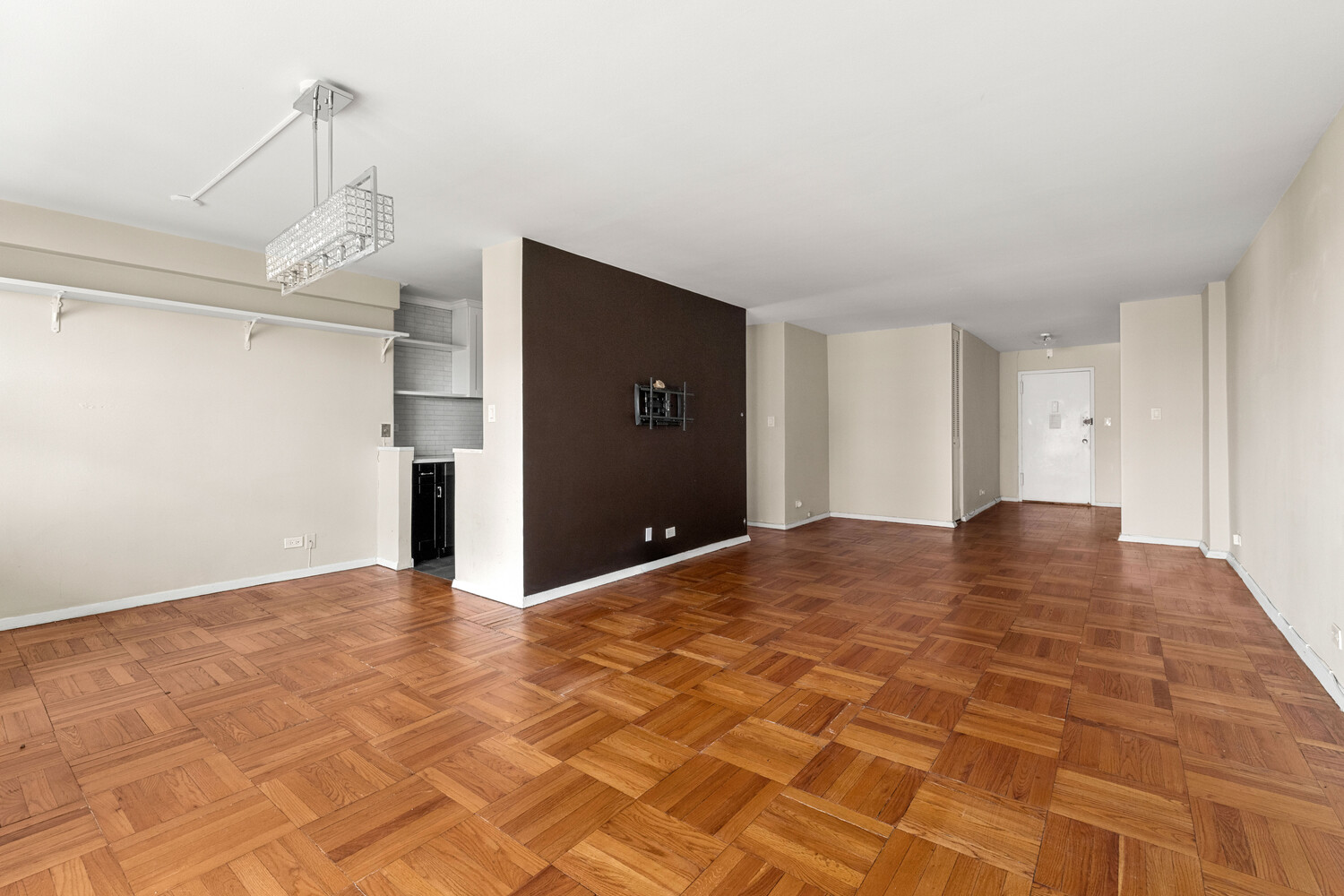 102-10 66th Road 8D Forest Hills Queens NY 11375