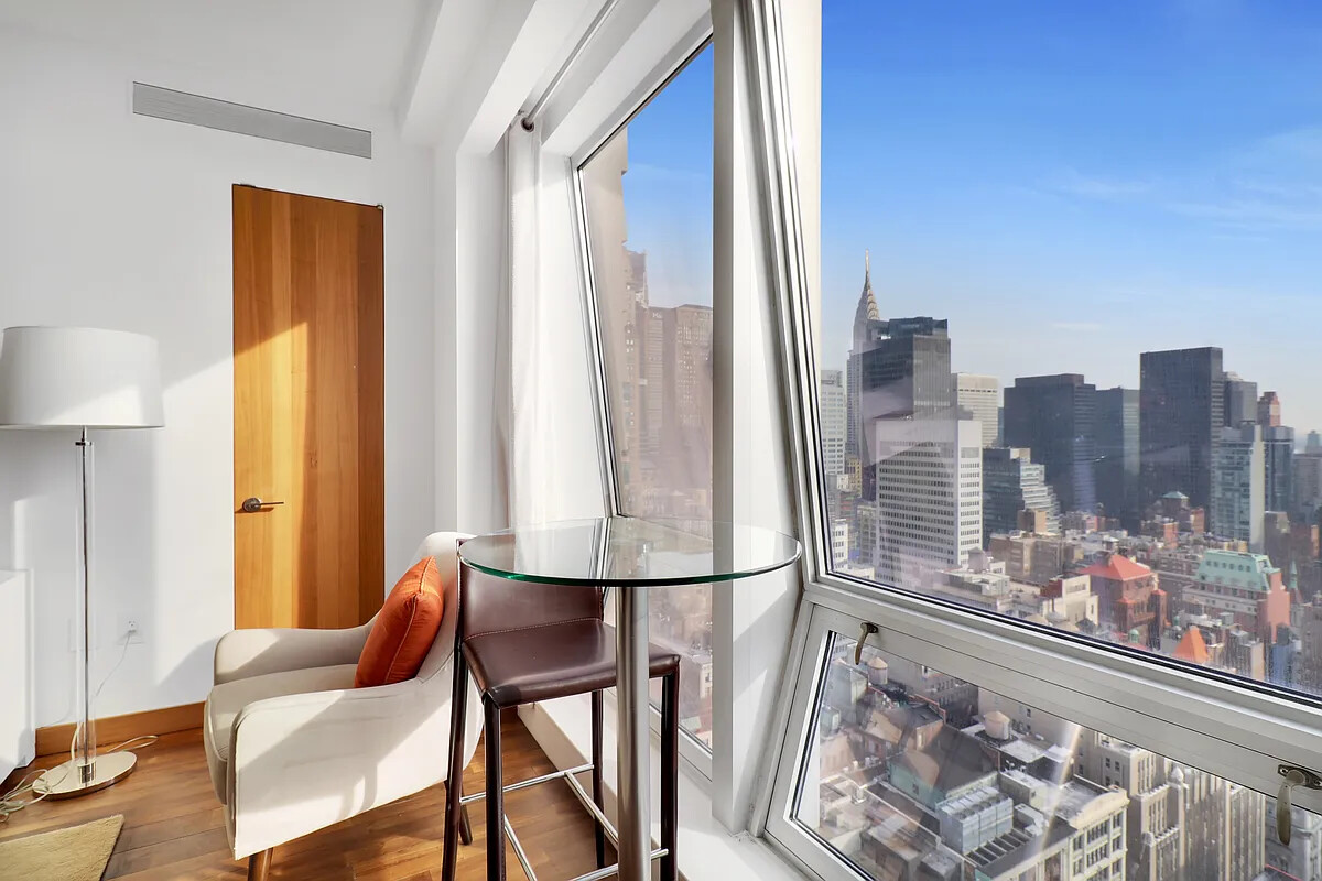 400 Fifth Avenue Midtown West New York NY 10018
