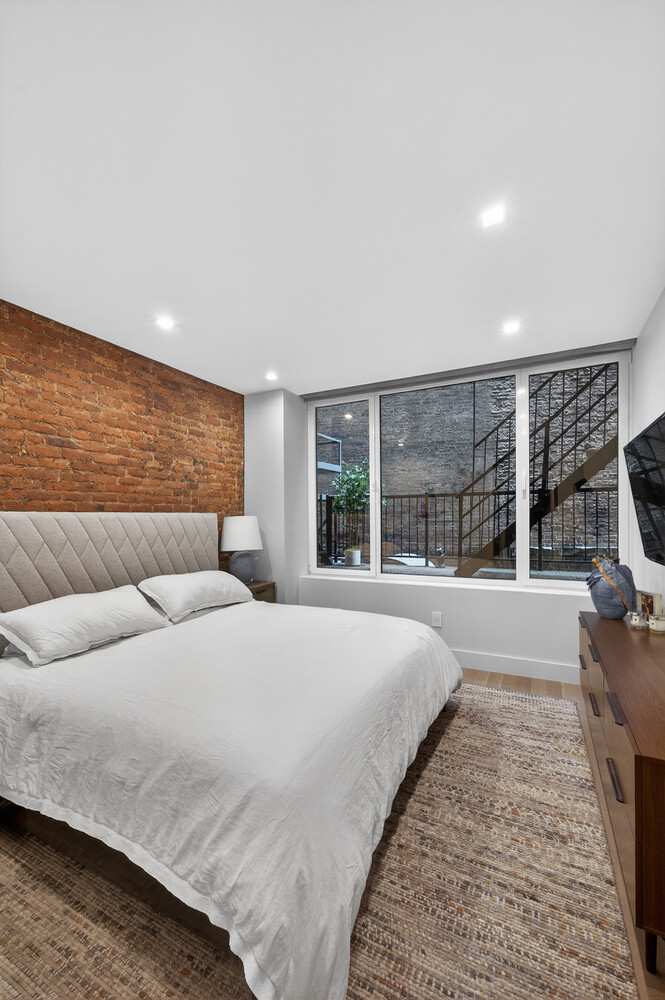 17 East 17th Street 2FL Flatiron District New York NY 10003