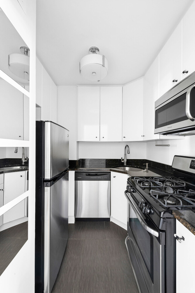 301 East 45th Street 21F Turtle Bay New York NY 10017