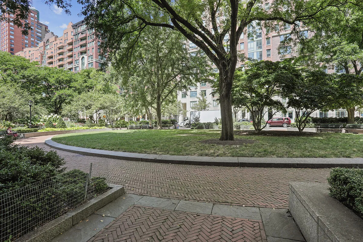 380 Rector Place 23G Battery Park City New York NY 10280