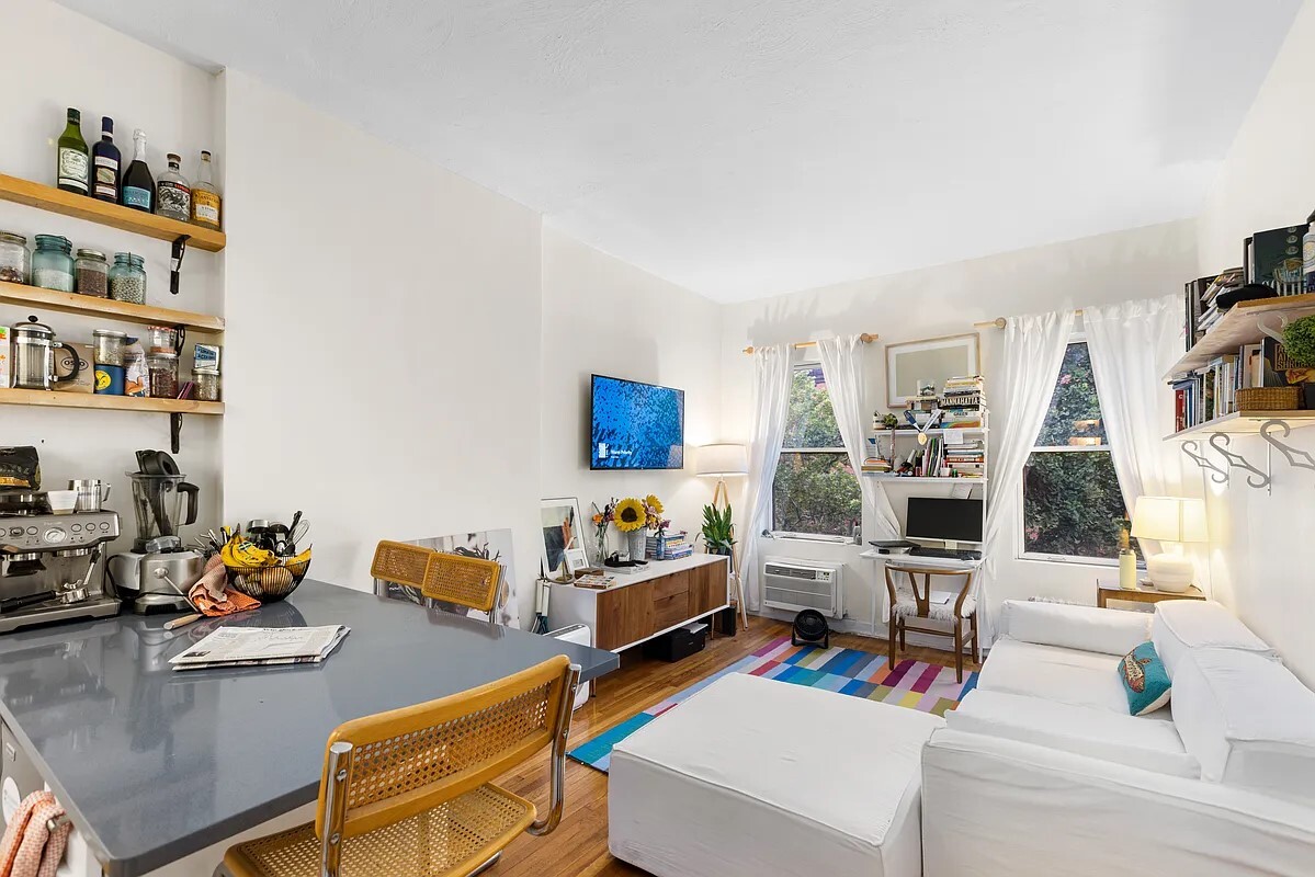 68 Perry Street 4F W. Greenwich Village New York NY 10014