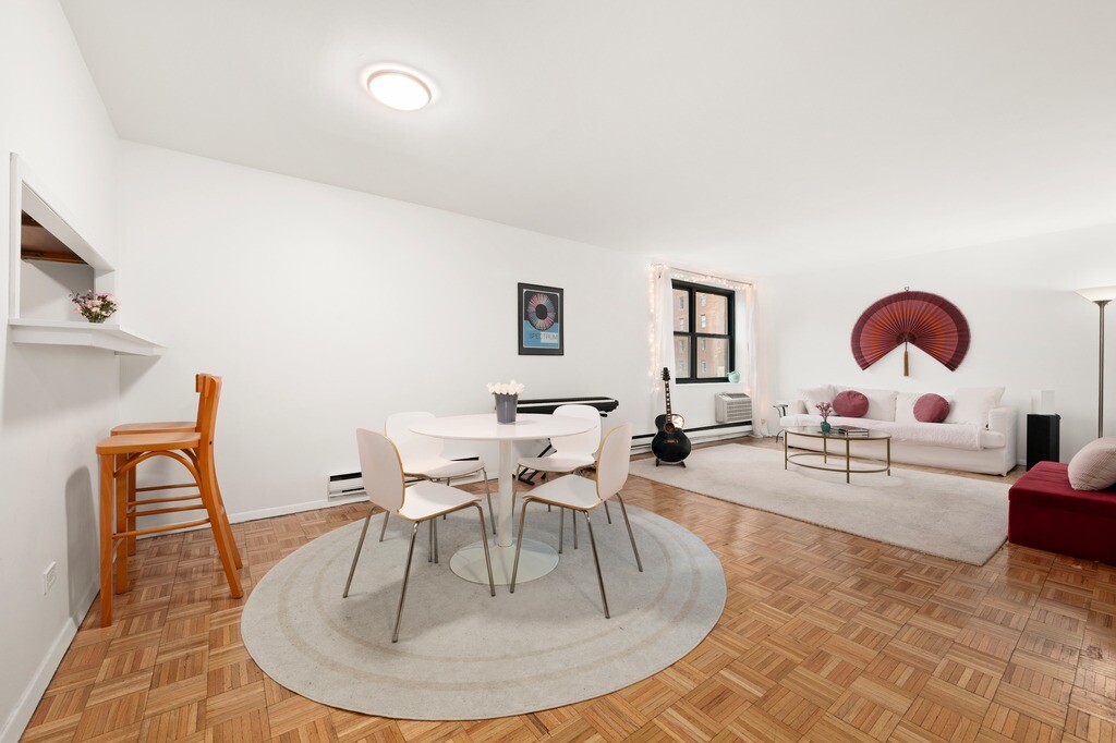 684 Washington Street W. Greenwich Village New York NY 10014