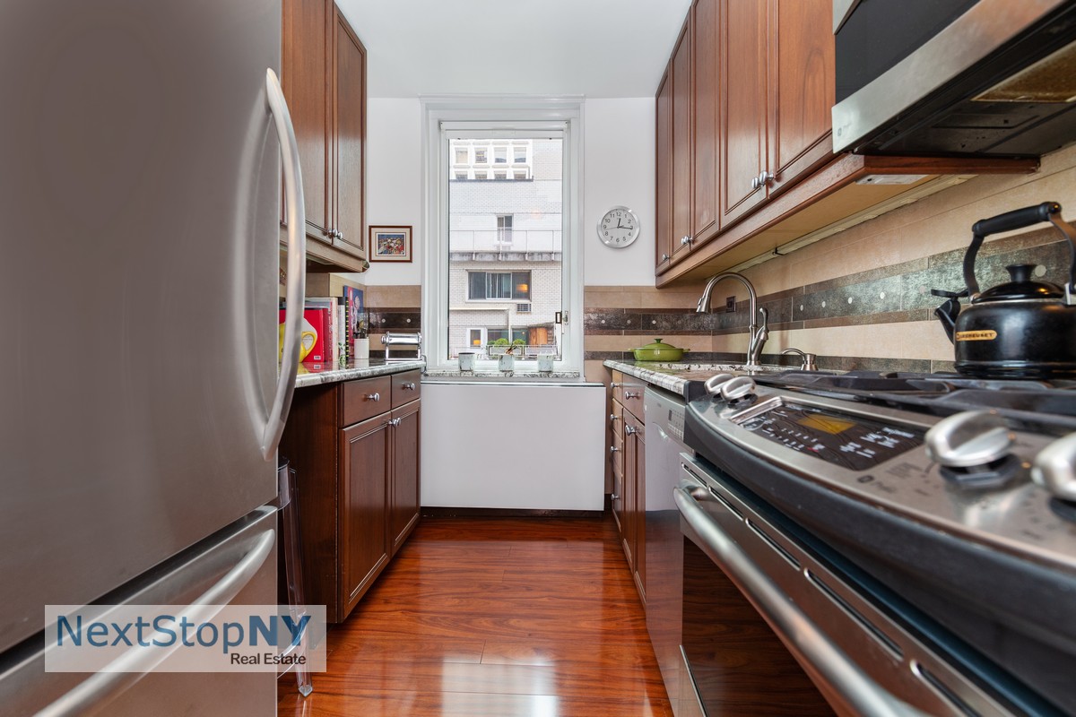 245 East 54th Street, #11D