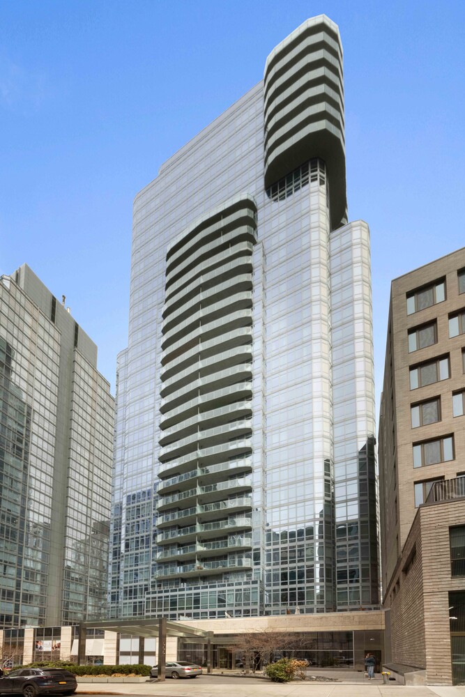 555 West 59th Street 32B Lincoln Square New York NY 10019