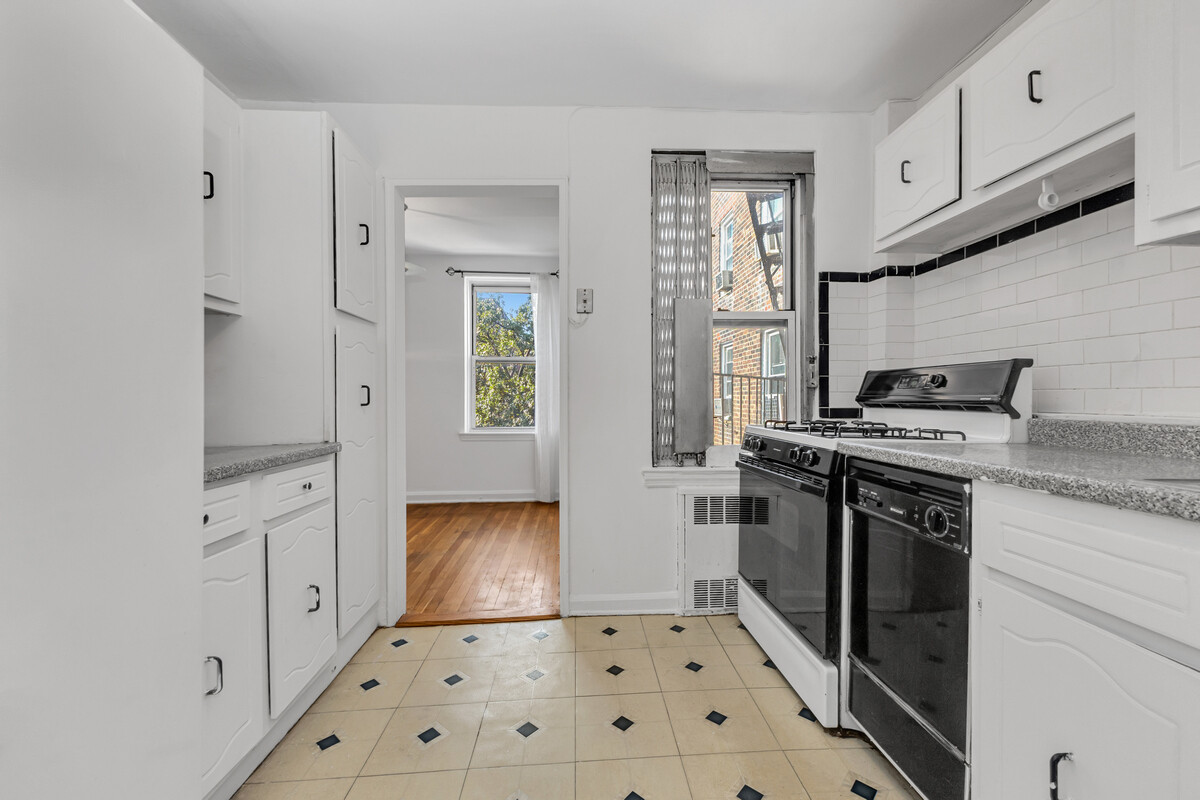 105-25 67th Road 4A Forest Hills Queens NY 11375