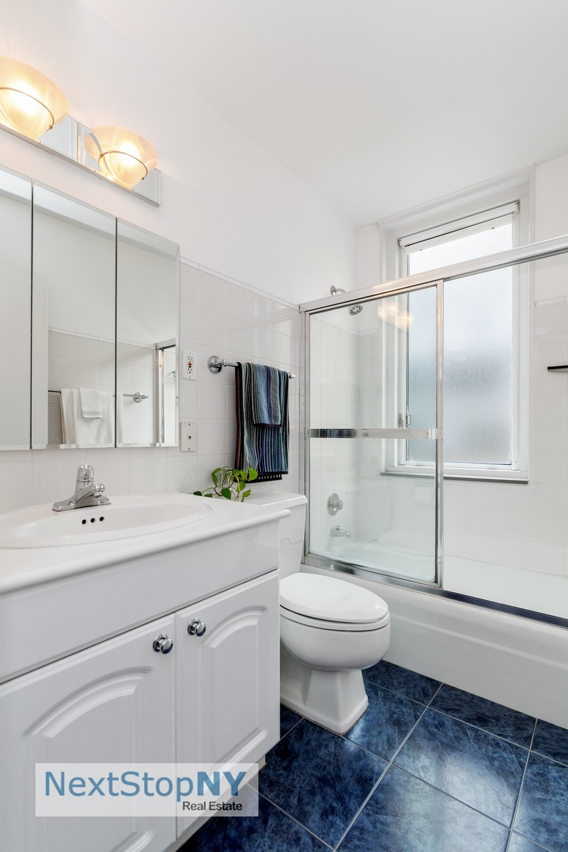 245 East 54th Street, #11D