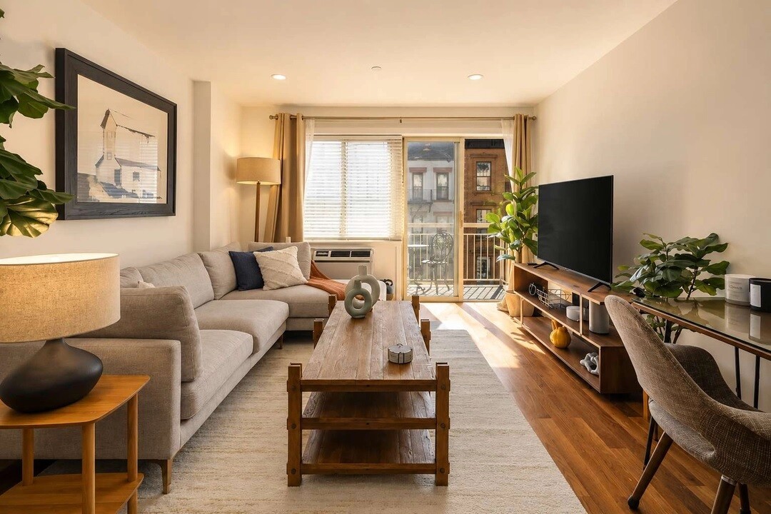 15 Saint Marks Place 6AB E. Greenwich Village New York NY 10003