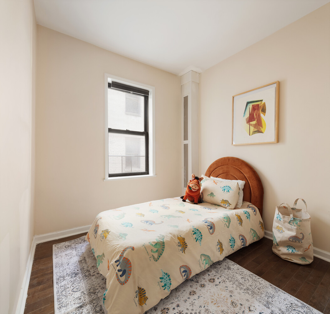 21-16 35th Street 3G Steinway-Ditmars Queens NY 11105