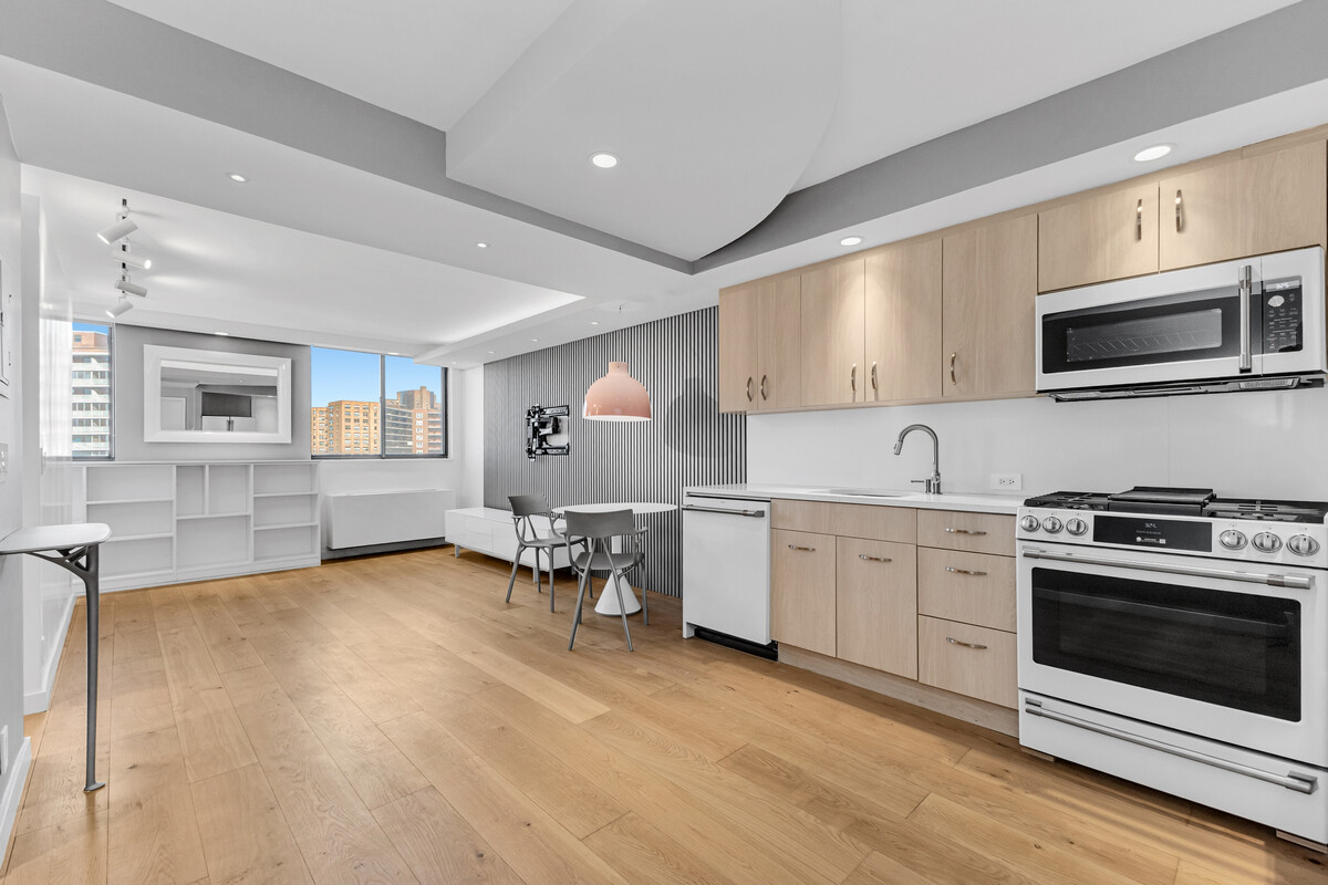 62-54 97th Place 9M Forest Hills Queens NY 11374
