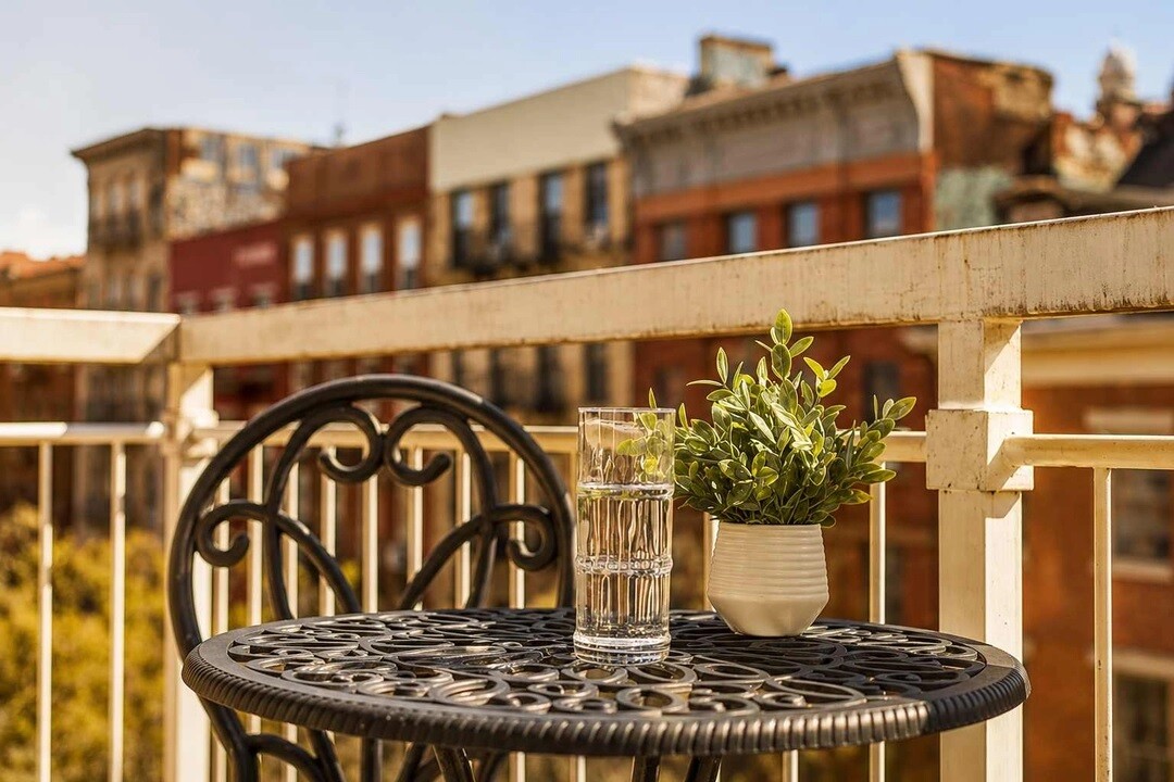 15 Saint Marks Place 6AB E. Greenwich Village New York NY 10003