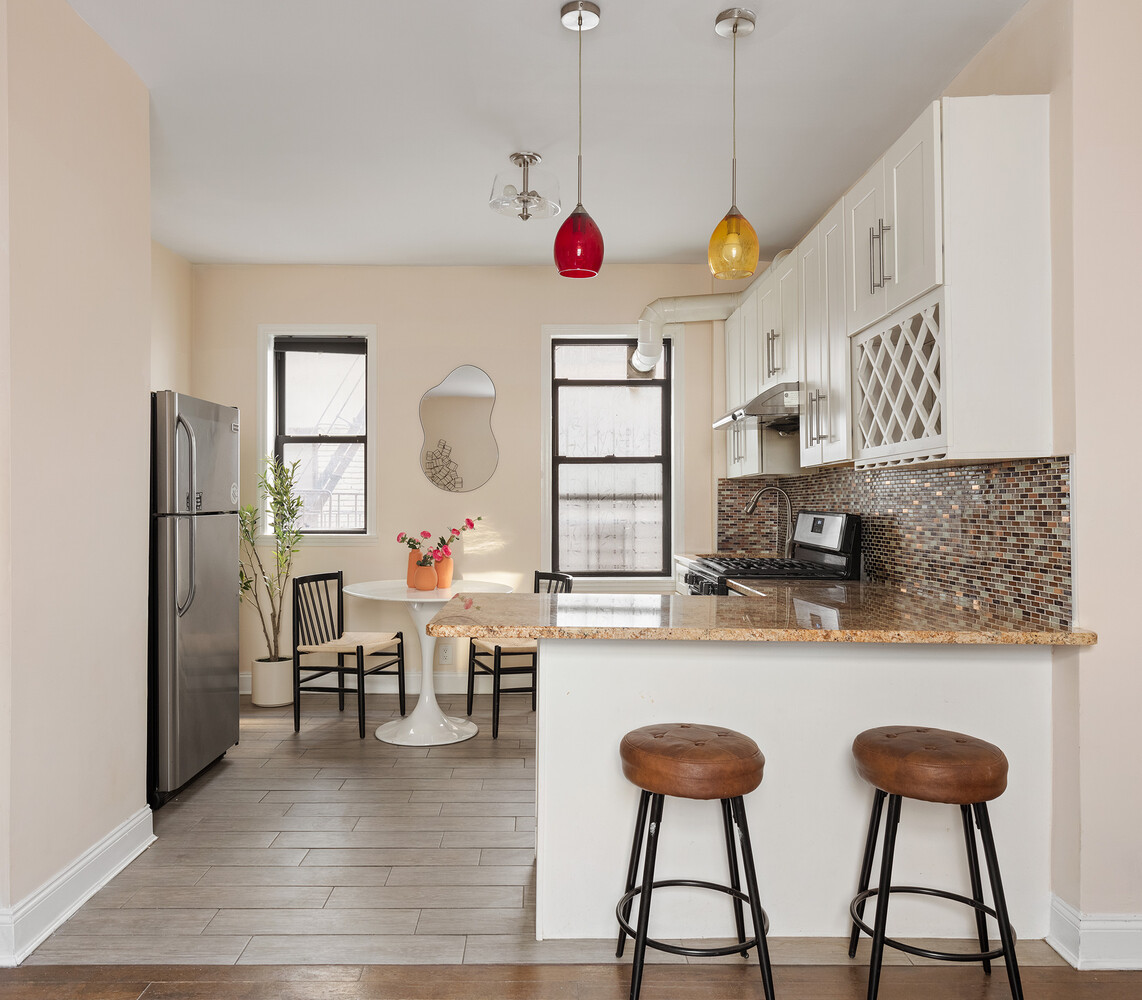 21-16 35th Street 3G Steinway-Ditmars Queens NY 11105