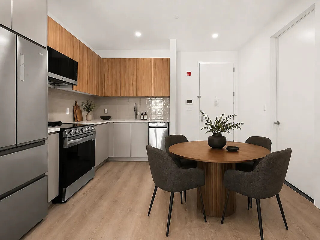 4-34 26th Avenue 609 Astoria Queens NY 11102