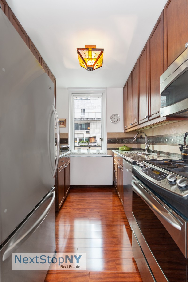 245 East 54th Street, #11D