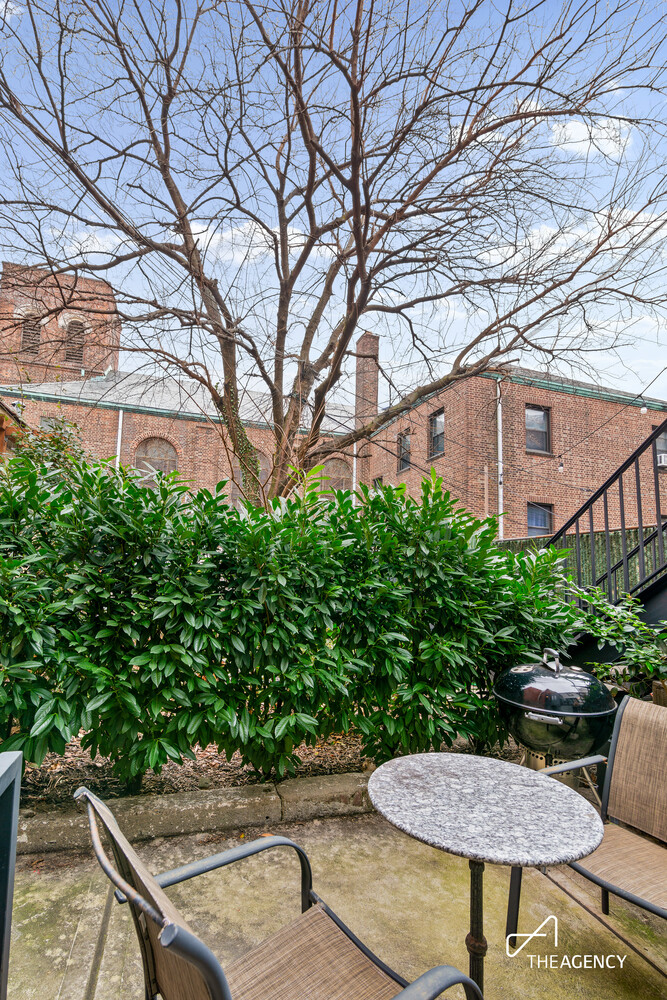 290 Manhattan Avenue East Williamsburg Brooklyn NY 11211