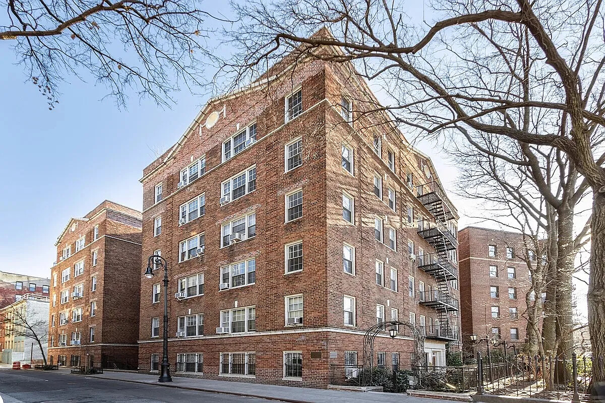 25 Minetta Lane 1F Greenwich Village New York NY 10012