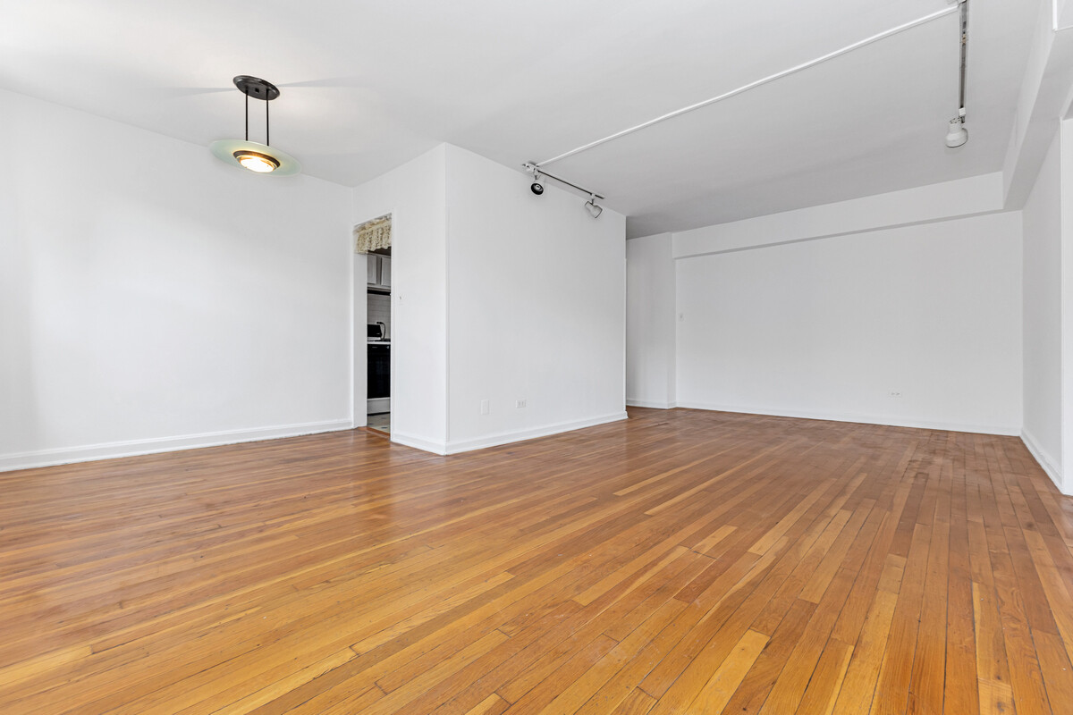 105-25 67th Road 4A Forest Hills Queens NY 11375