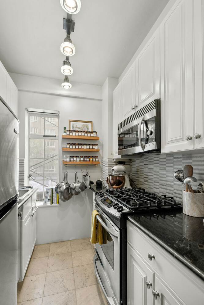 340 West 57th Street 2B Clinton New York NY 10019