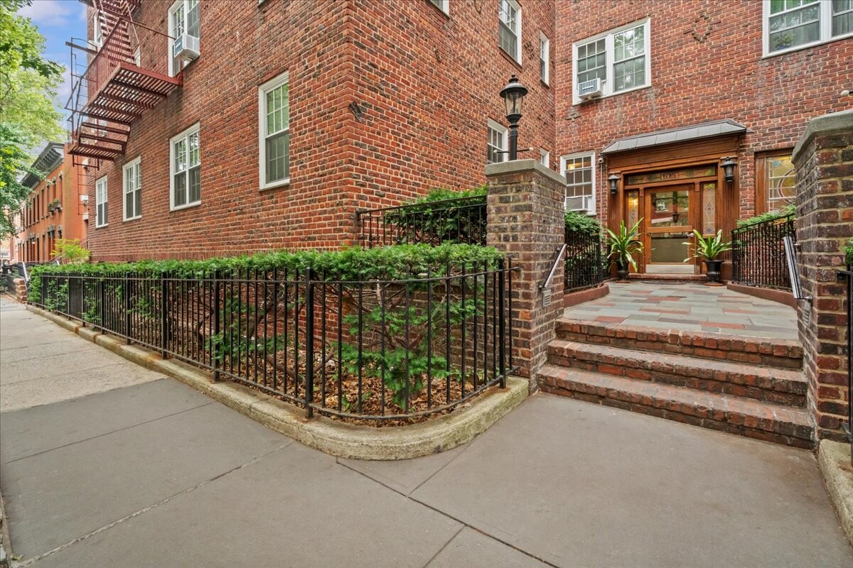 1125 Lorimer Street 2J Greenpoint Brooklyn NY 11222