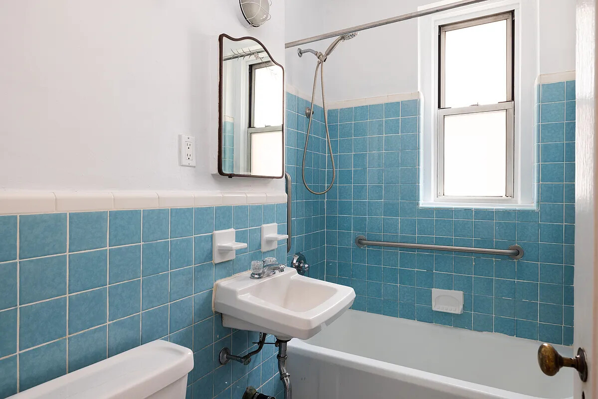 25 Minetta Lane 1F Greenwich Village New York NY 10012