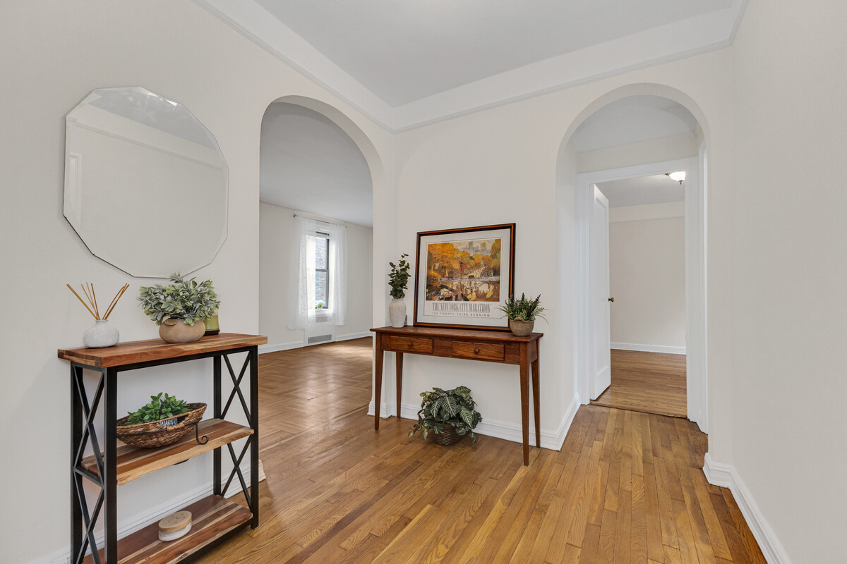 83-80 118th Street 2M Kew Gardens Queens NY 11415