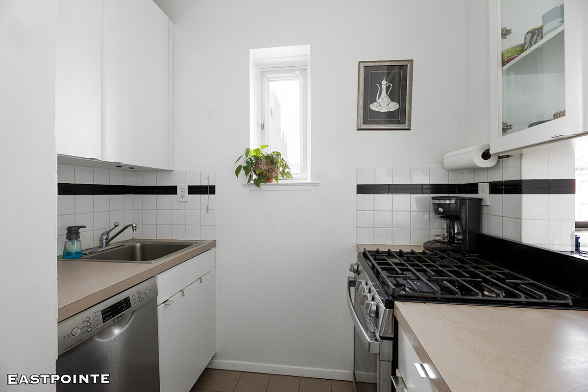 252 West 20th Street 5A Chelsea New York NY 10011