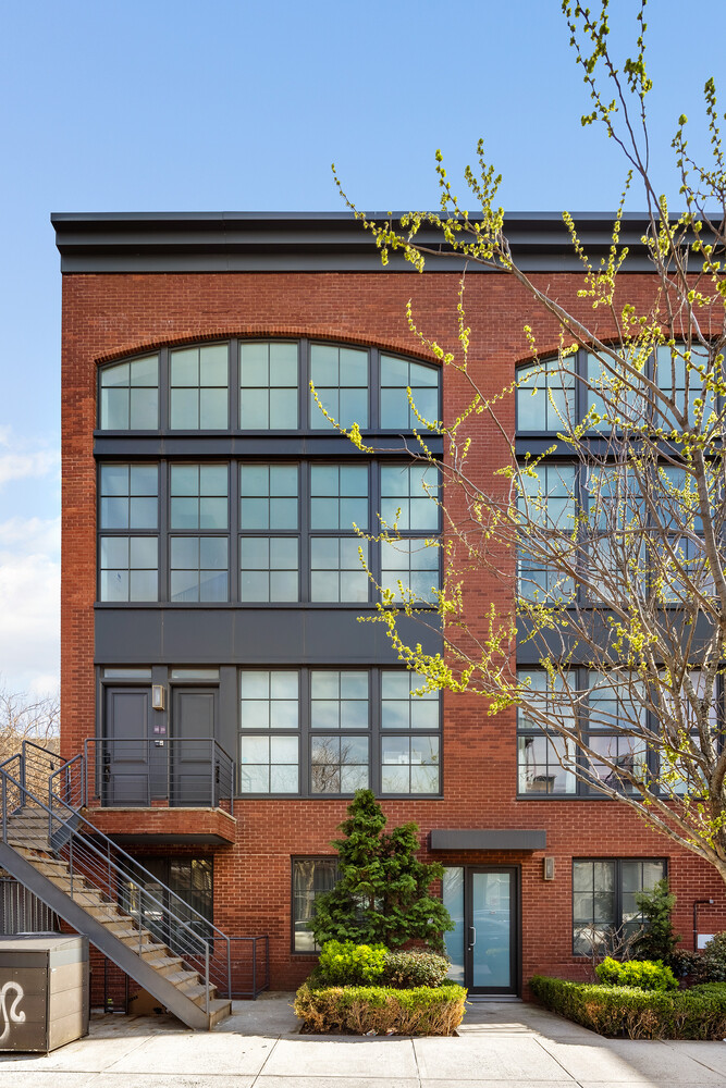 84 Oak Street 3B Greenpoint Brooklyn NY 11222